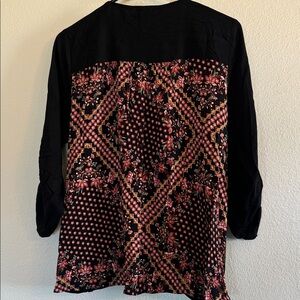 Large Hem & Thread V-neck “un tuck it” Floral Black and Red Women's Top